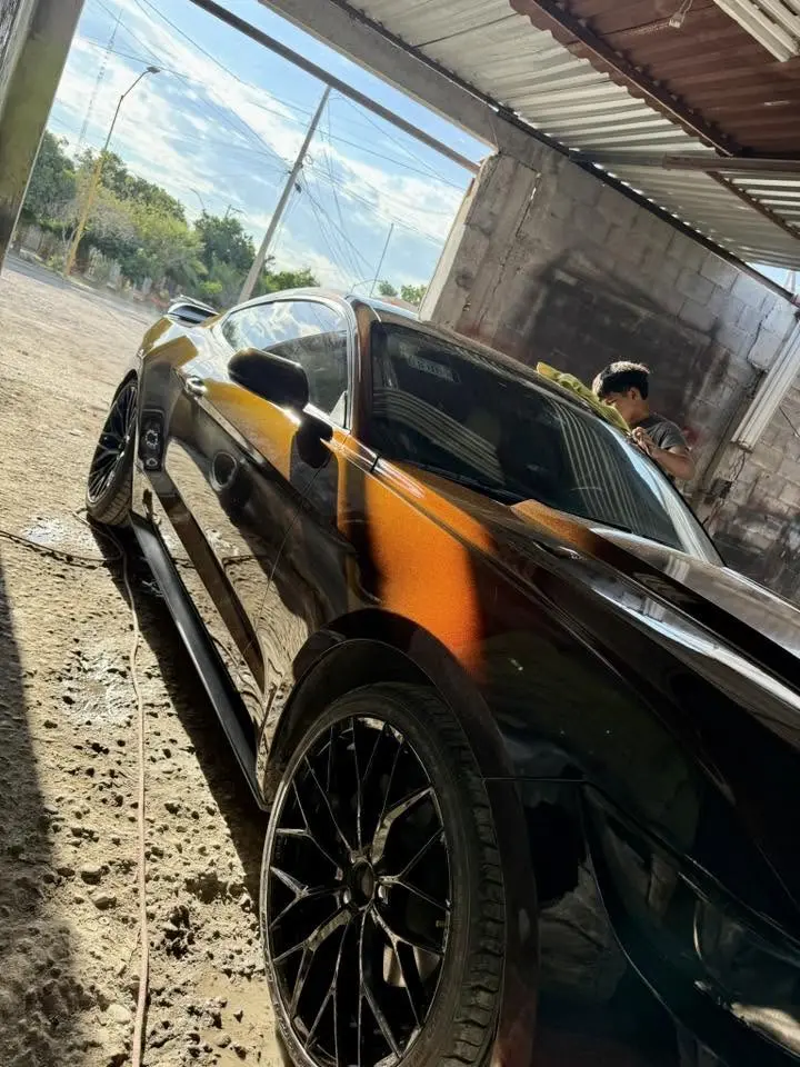 Trabajo automotriz de Los Morales, serie 3