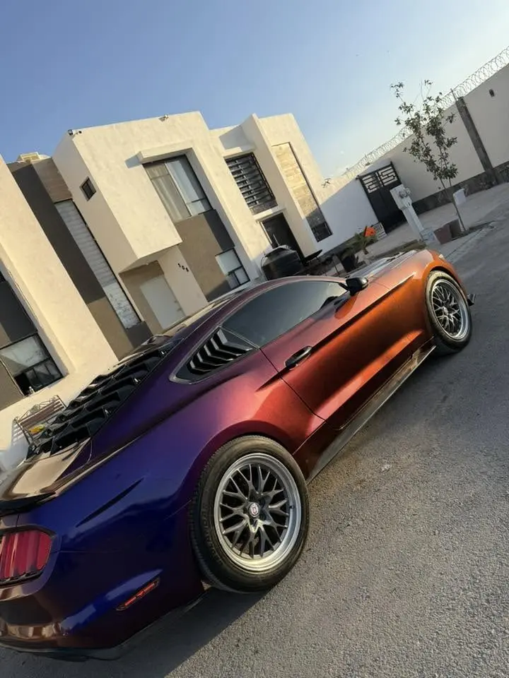 Trabajo automotriz de Los Morales, serie 3