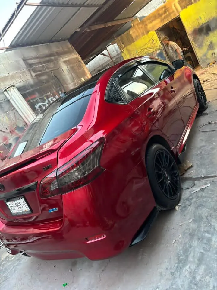 Pintura automotriz con acabado espejo y brillo profesional - Los Morales